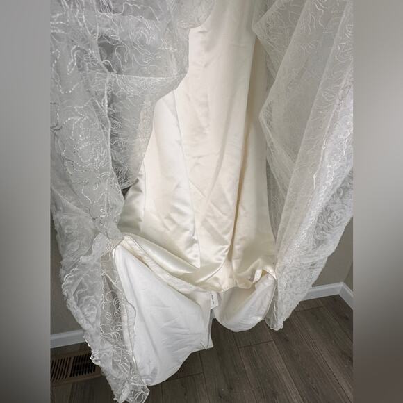 NWT- Wedding gown, strapless, ivory - Picture 12 of 16